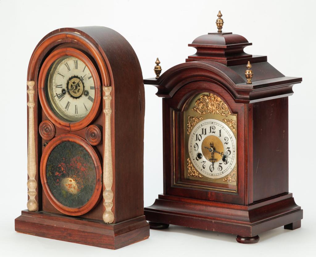 TWO MANTEL CLOCKS. (1 of 4)