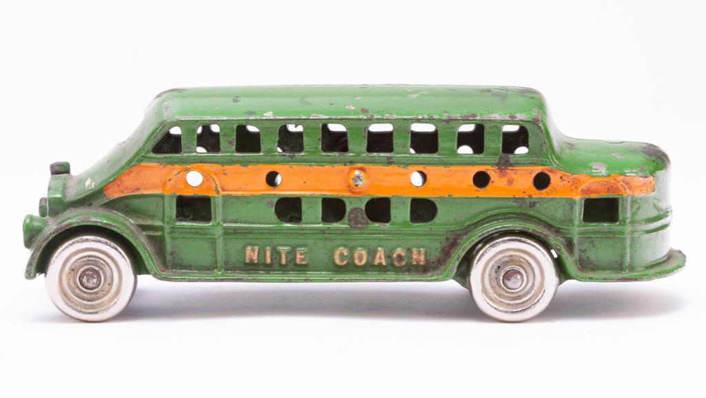 CAST IRON "NITE COACH" MADE BY KENTON TOYS. (1 of 4)