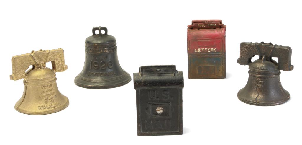 FIVE AMERICAN-THEMED STILL BANKS. (1 of 6)