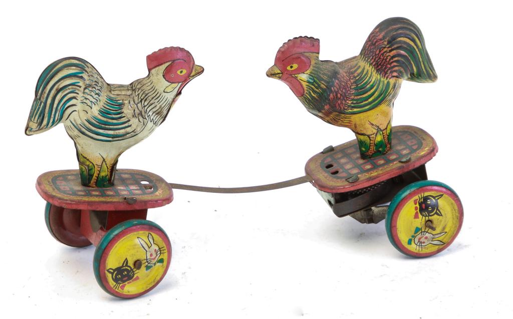 FIGHTING ROOSTERS TIN LITHOGRAPH ROLLER TOY (1 of 3)