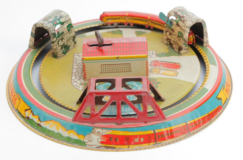 MARX HONEYMOON EXPRESS TIN LITHOGRAPH WIND-UP TOY (1 of 3)