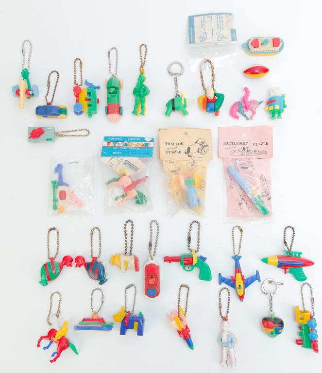 THIRTY KEYCHAIN PUT & TAKE APART PLASTIC PUZZLES (1 of 1)