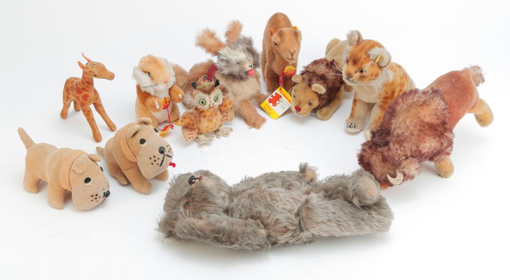 ELEVEN STUFFED ANIMALS INCLUDING STEIFF. (1 of 4)
