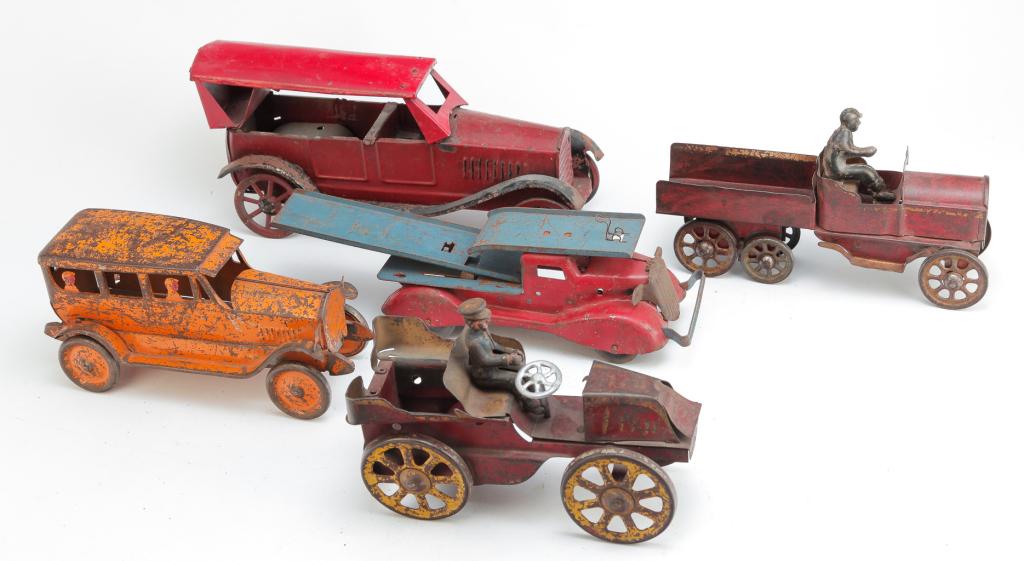 FIVE PRESSED TIN AND STEEL TOY VEHICLES (1 of 3)