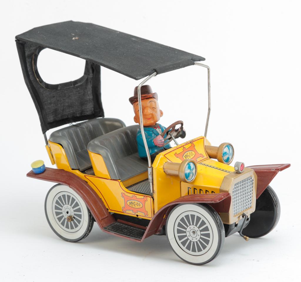 AMERICAN MR. MAGOO BATTERY POWERED CAR BY HUBLEY. (1 of 4)