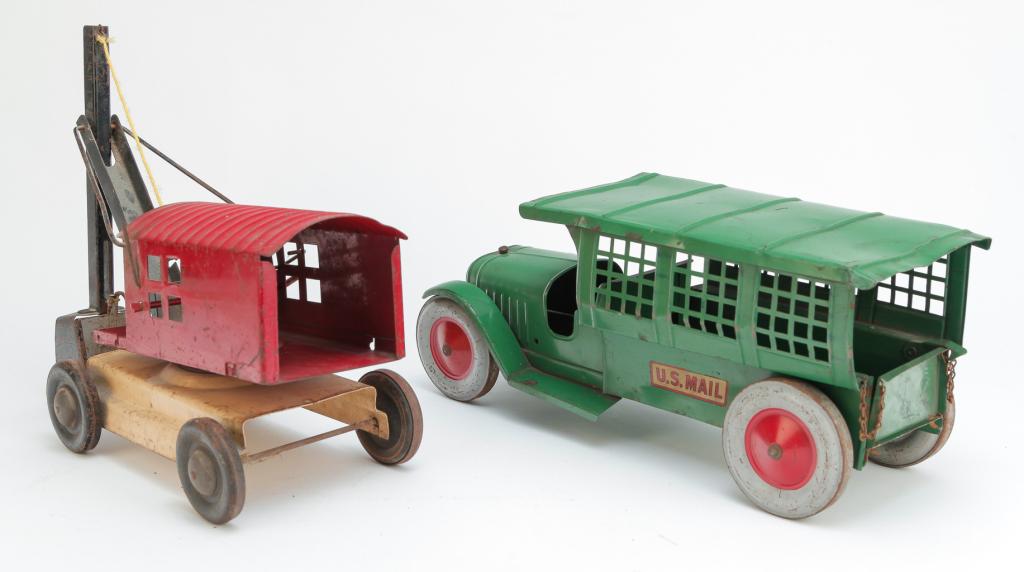 TURNER SHOVEL LOADER AND U.S. MAIL TRUCK (1 of 3)