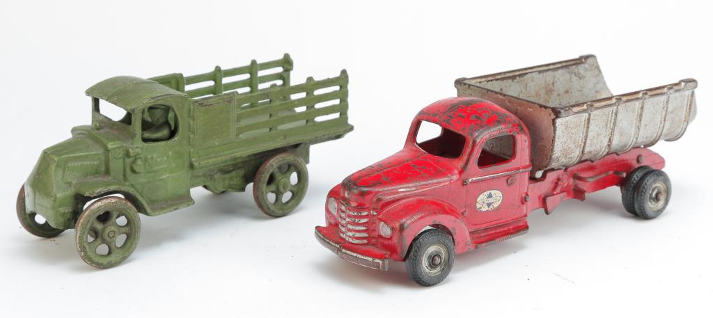 CAST IRON ARCADE INTERNATION AND MACK TRUCKS (1 of 4)