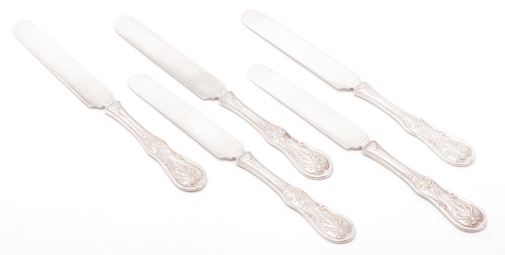 FIVE AMERICAN TIFFANY STERLING BUTTER KNIVES.: First half 20th century. Saratoga pattern. Marked "Tiffany & Co., Sterling, Pat. M". Monogrammed. 7.25"l. Approx. 7.4 ozt.