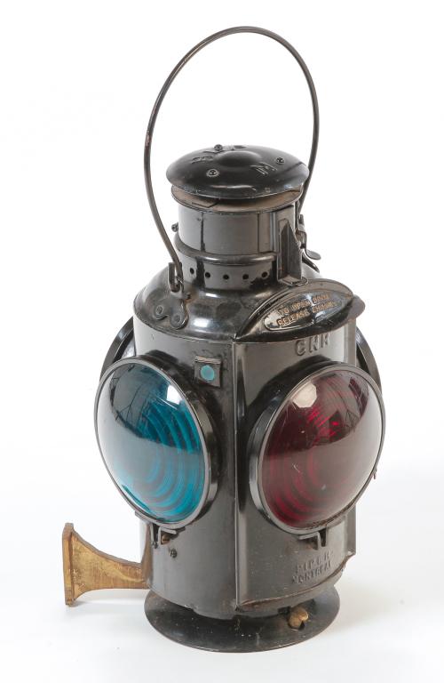 CANADIAN NATIONAL RAILROAD SWITCH LANTERN. (1 of 3)