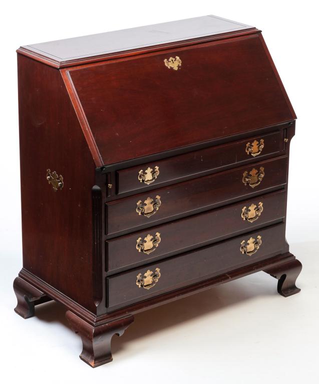 AMERICAN CHIPPENDALE STYLE SLANT FRONT DESK. (1 of 3)