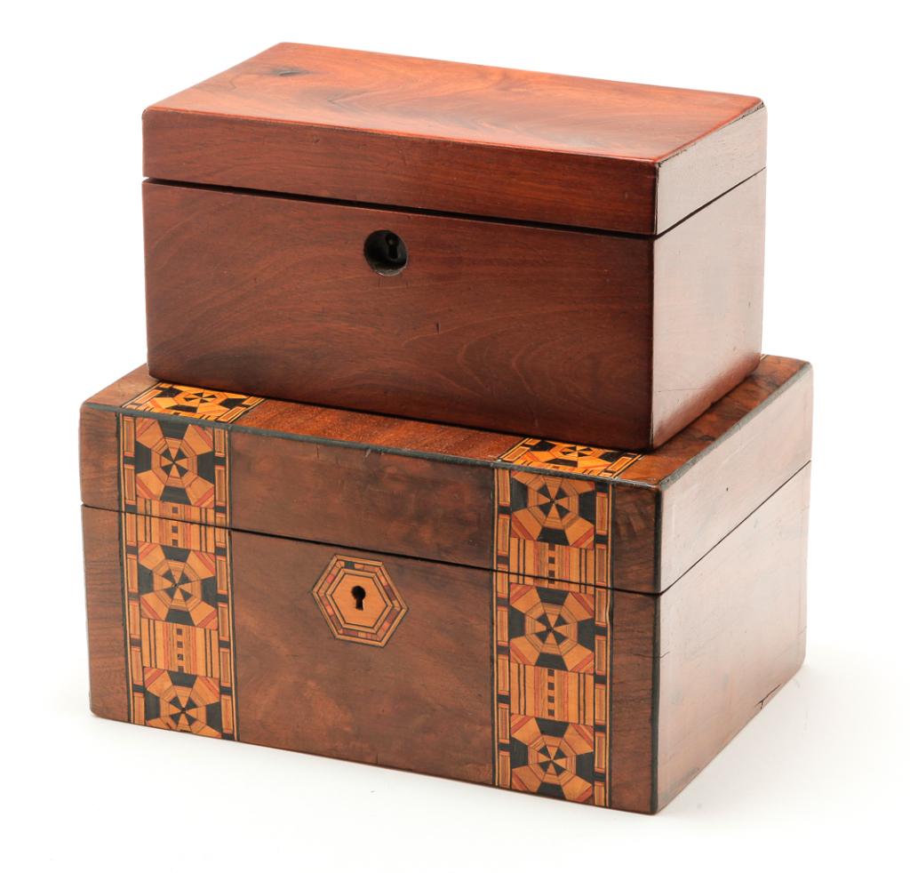 TWO ENGLISH BOXES AND A CHESS SET. (1 of 9)