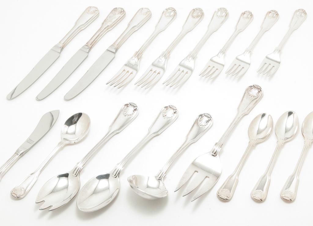 TOWLE "WILLIAMSBURG SHELL" SILVERPLATE FLATWARE. (1 of 5)