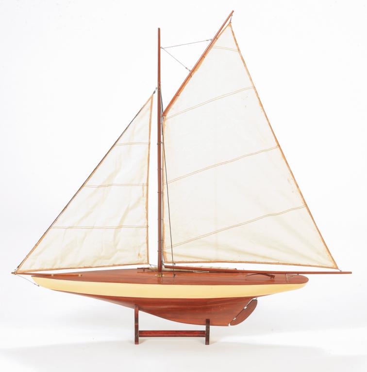 AMERICAN "A.M." SAILING YACHT MODEL. (1 of 3)