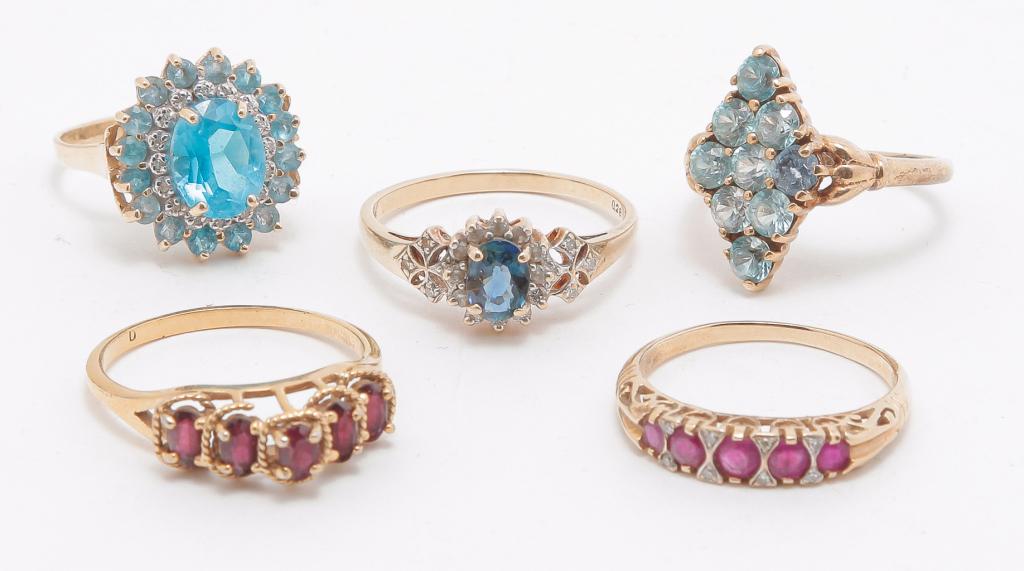 FIVE VINTAGE GEM-SET RINGS. (1 of 6)