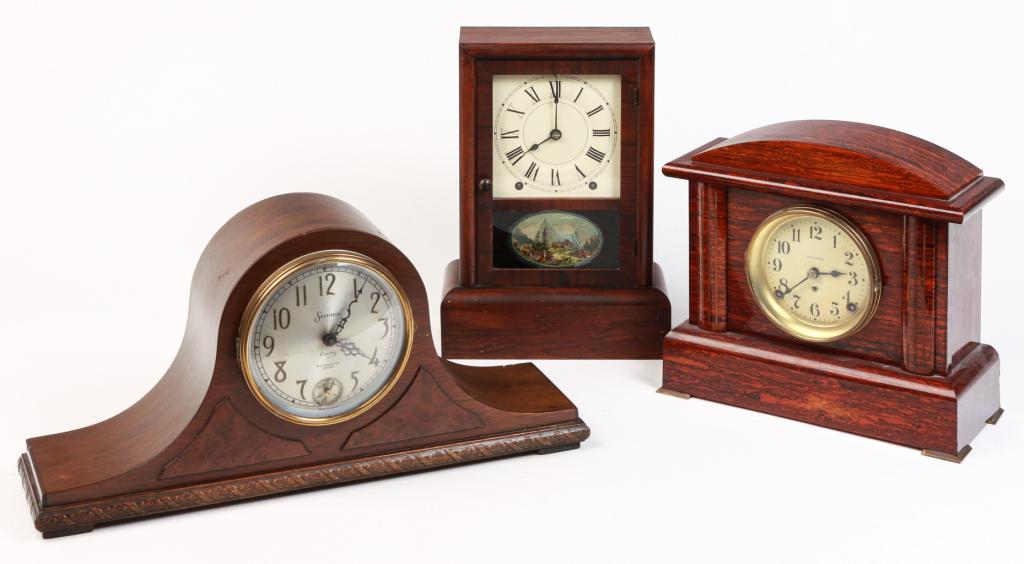 THREE AMERICAN MANTEL CLOCKS. (1 of 4)