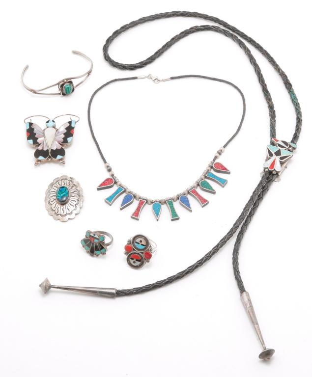 SMALL GROUP VINTAGE ZUNI AND NAVAJO JEWELRY. (1 of 6)