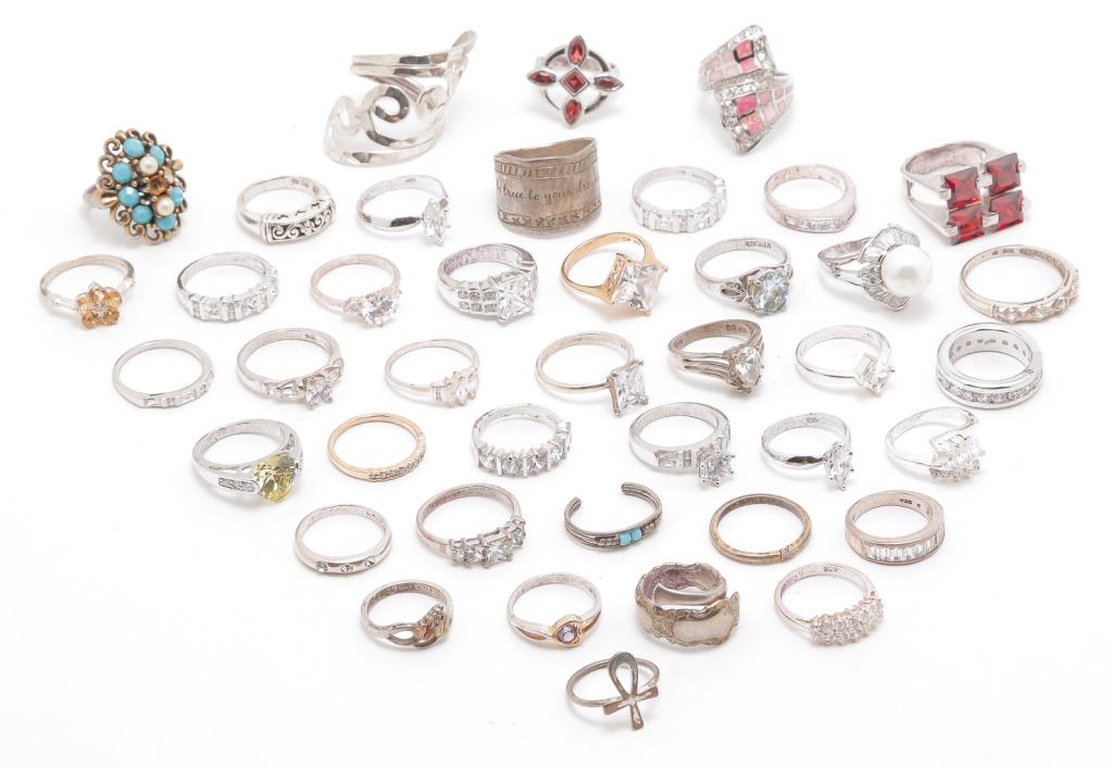 VINTAGE AND NEWER STERLING SILVER FASHION RINGS. (1 of 7)