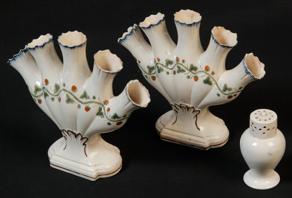 THREE ENGLISH PEARLWARE PIECES. (1 of 4)