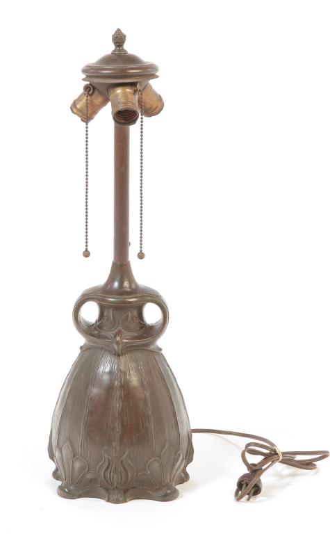 AMERICAN TABLE LAMP BASE. (1 of 4)