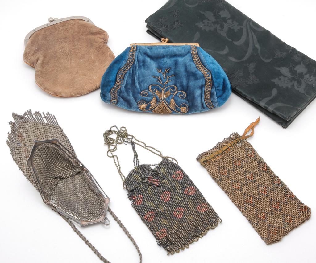 FOUR VINTAGE PURSES AND BEADED PURSE PIECES. (1 of 11)
