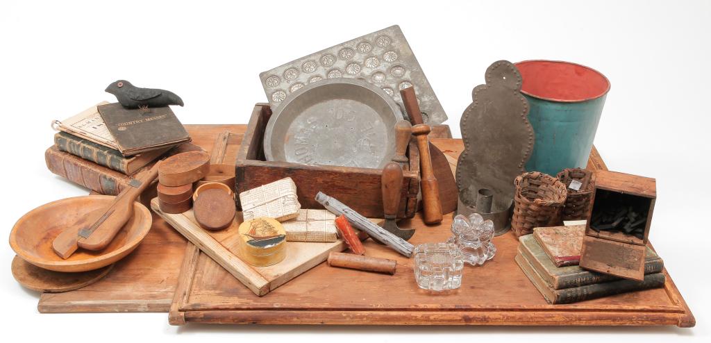 GROUP OF MOSTLY AMERICAN KITCHENWARE. (1 of 5)