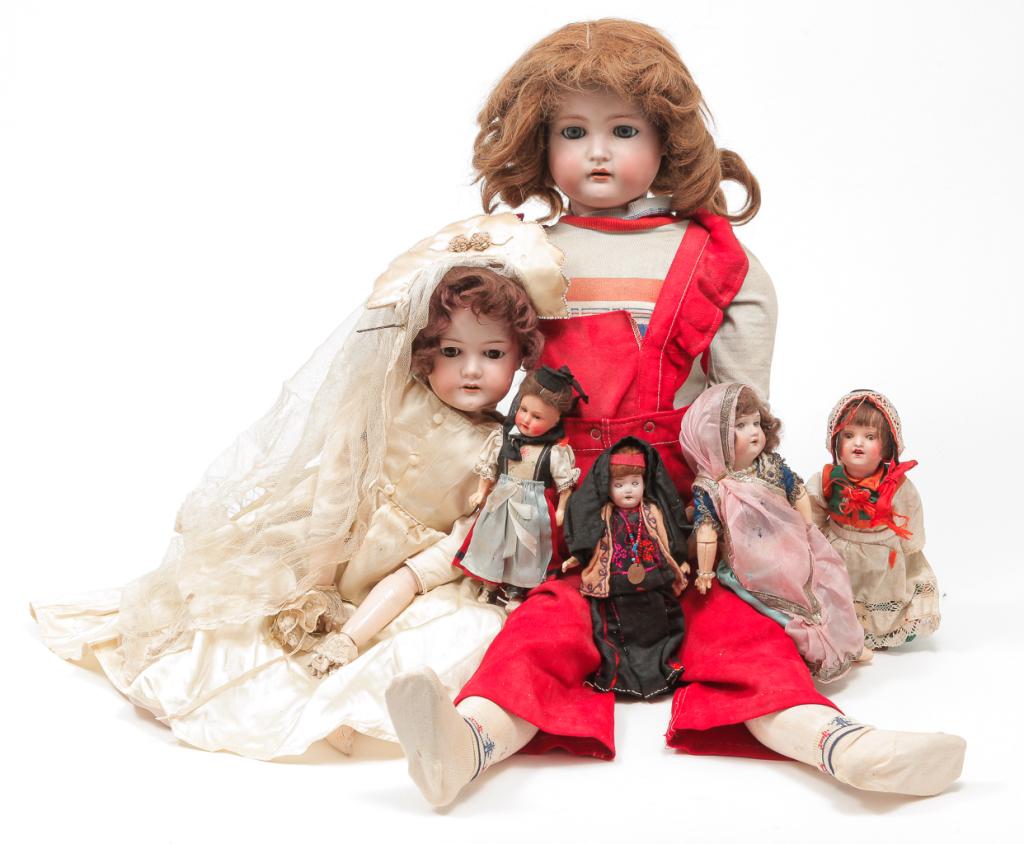 SIX CONTINENTAL DOLLS. (1 of 6)