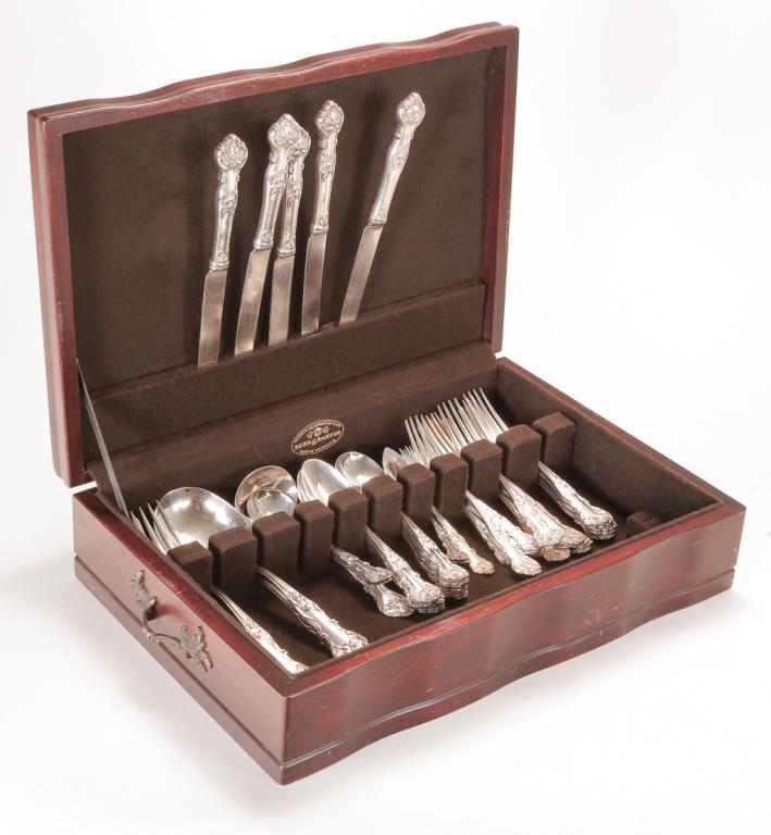 ROGERS ACORN AND OAK LEAF SILVERPLATE FLATWARE. (1 of 2)