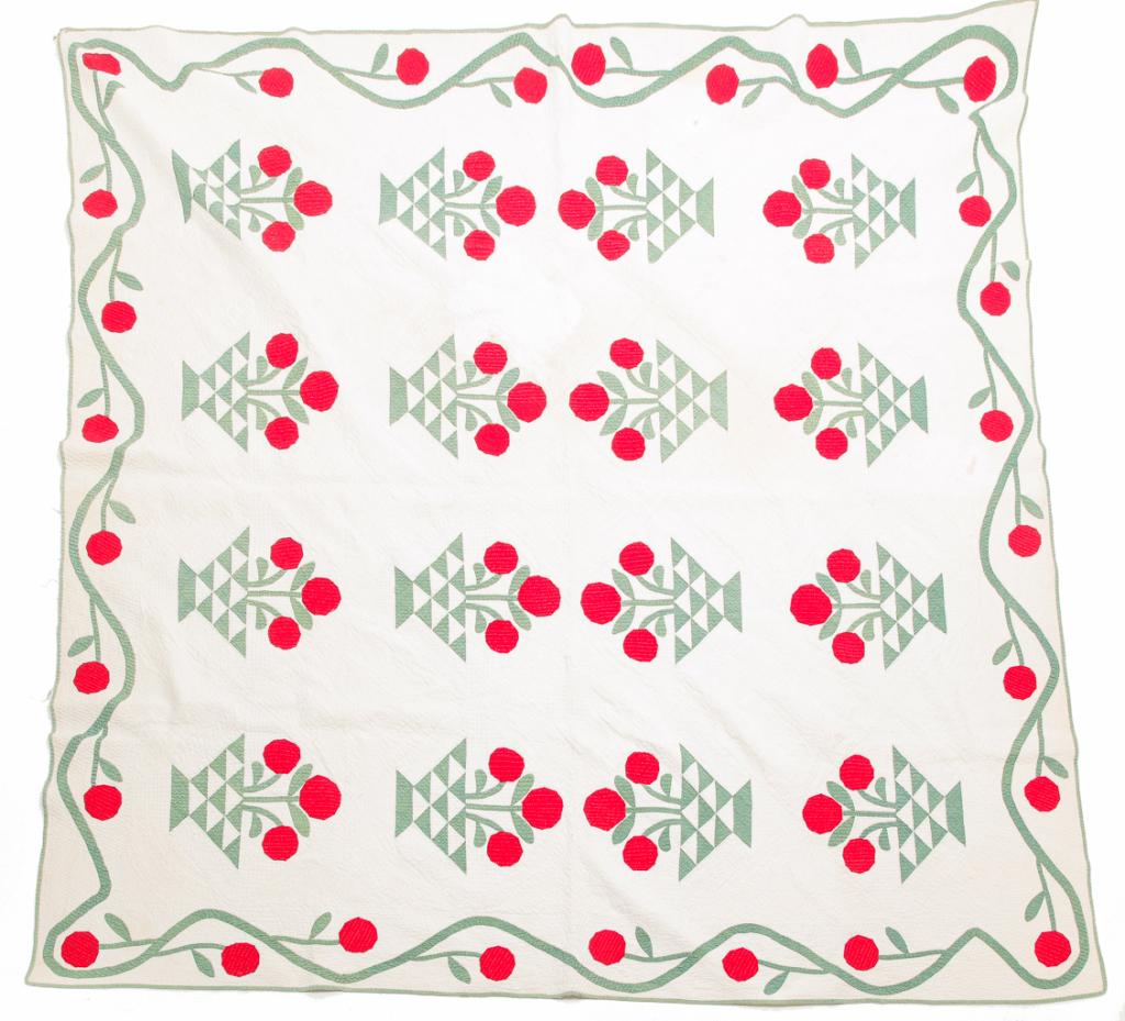 AMERICAN PIECED QUILT. (1 of 2)