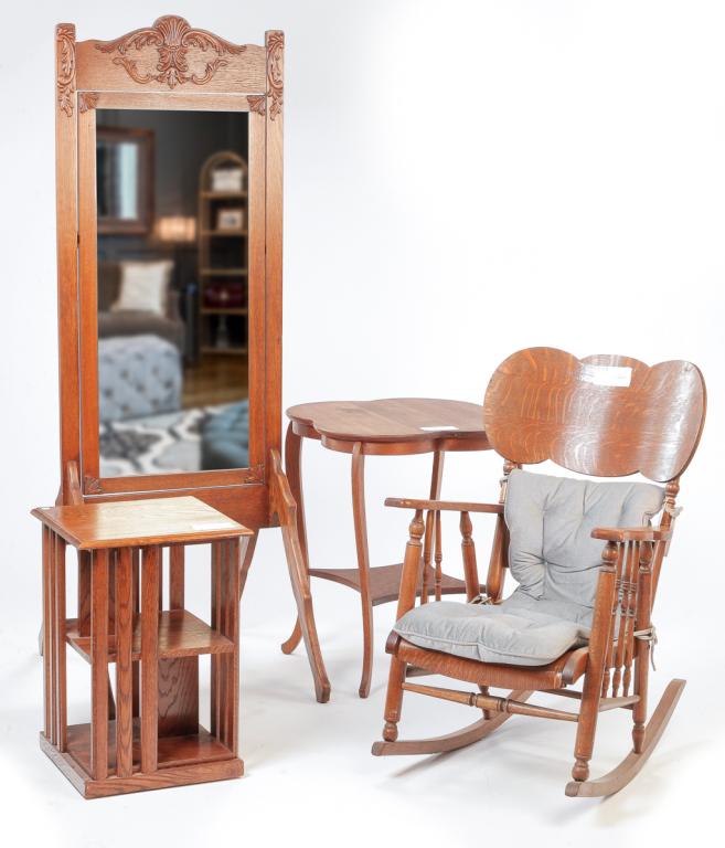 FOUR PIECES OF GOLDEN OAK FURNITURE. (1 of 8)