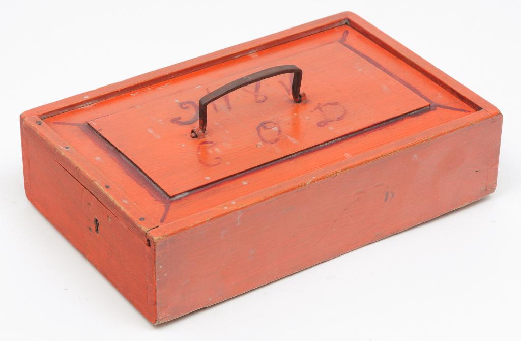 PAINTED SLIDE LID BOX. (1 of 4)