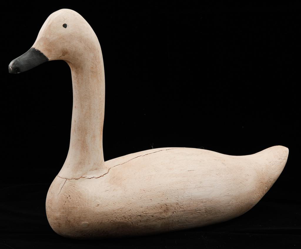 AMERICAN FOLK ART GOOSE. (1 of 3)