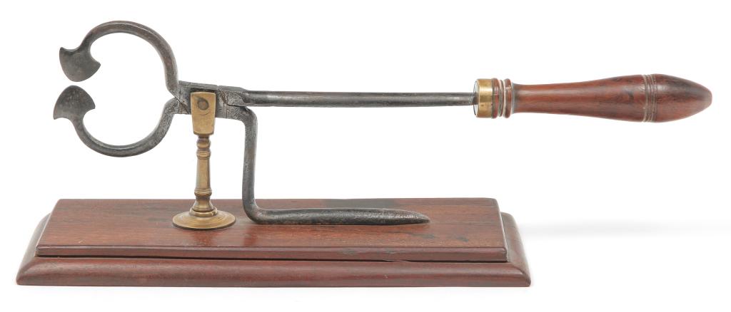 AMERICAN SUGAR NIPPERS ON BASE. (1 of 3)