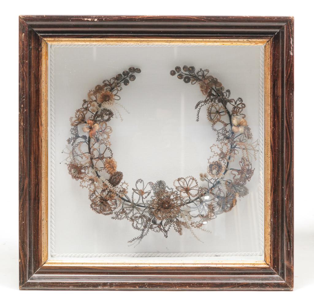 VICTORIAN MOURNING HAIR WREATH. (1 of 3)