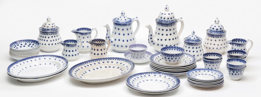 ASSEMBLED SET OF AMISH SNOWFLAKE IRONSTONE. (1 of 5)