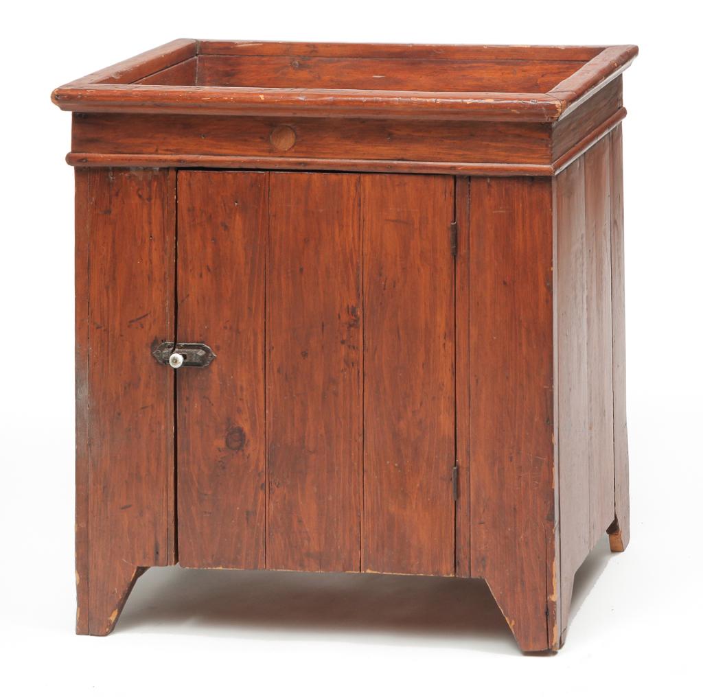 AMERICAN DIMINUTIVE DRY SINK. (1 of 4)