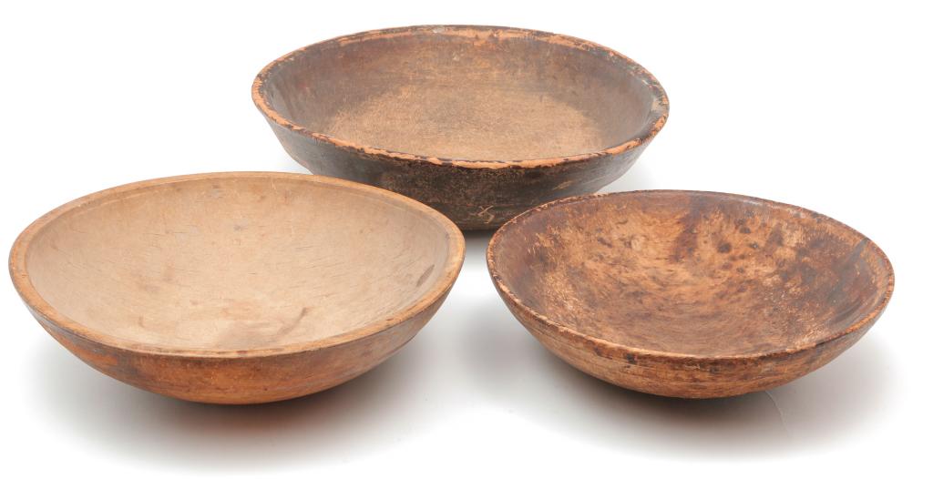 THREE AMERICAN TREENWARE BOWLS. (1 of 2)