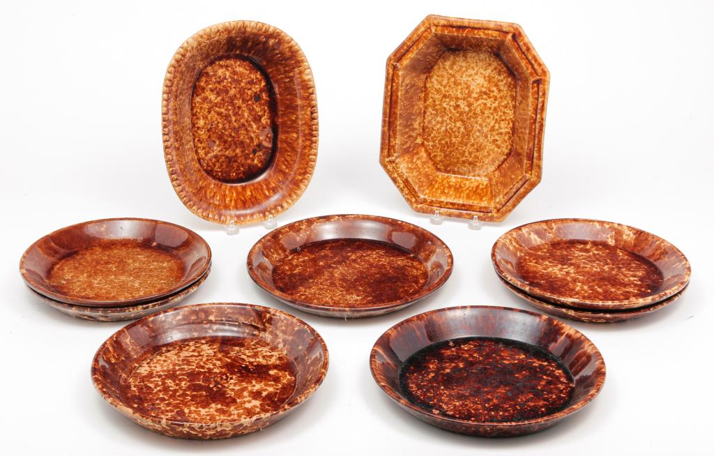 ELEVEN AMERICAN ROCKINGHAM PIECES. (1 of 3)