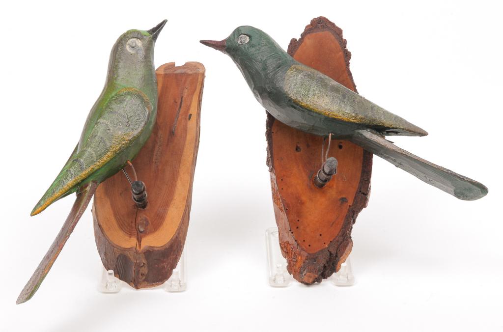 TWO GERMAN-AMERICAN FOLK ART BIRD CARVINGS. (1 of 2)