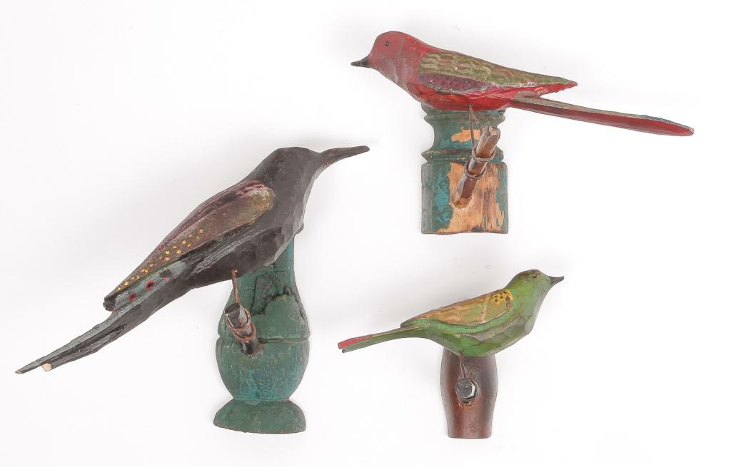 THREE GERMAN-AMERICAN FOLK ART BIRD CARVINGS. (1 of 2)
