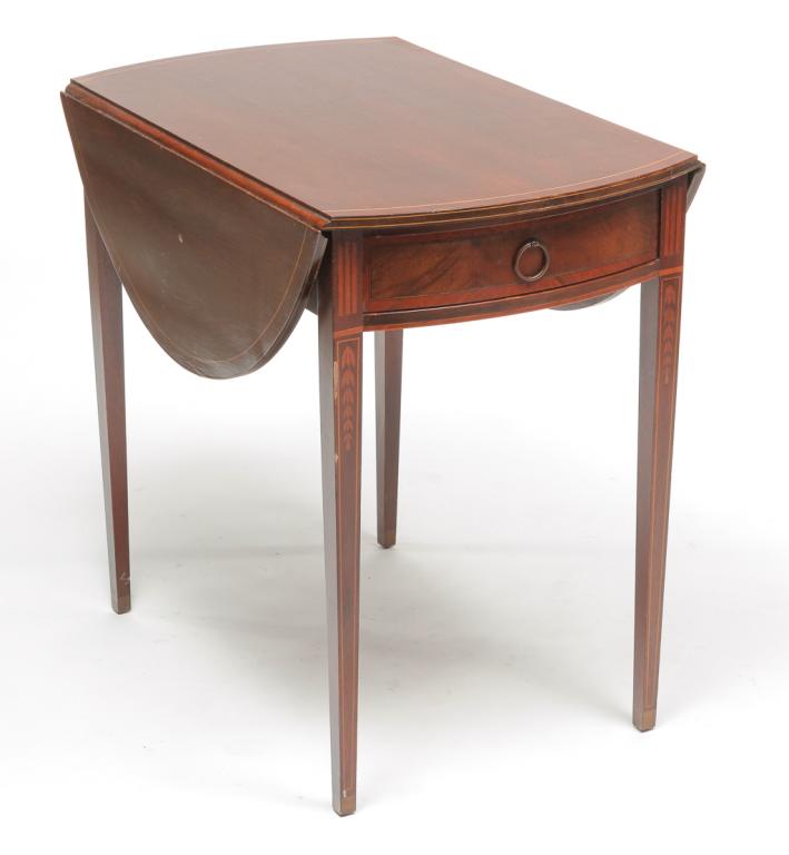 AMERICAN HEPPLEWHITE PEMBROKE TABLE. (1 of 5)
