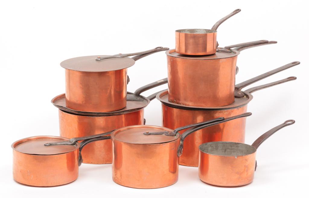 EIGHT EUROPEAN COPPER PANS. (1 of 4)