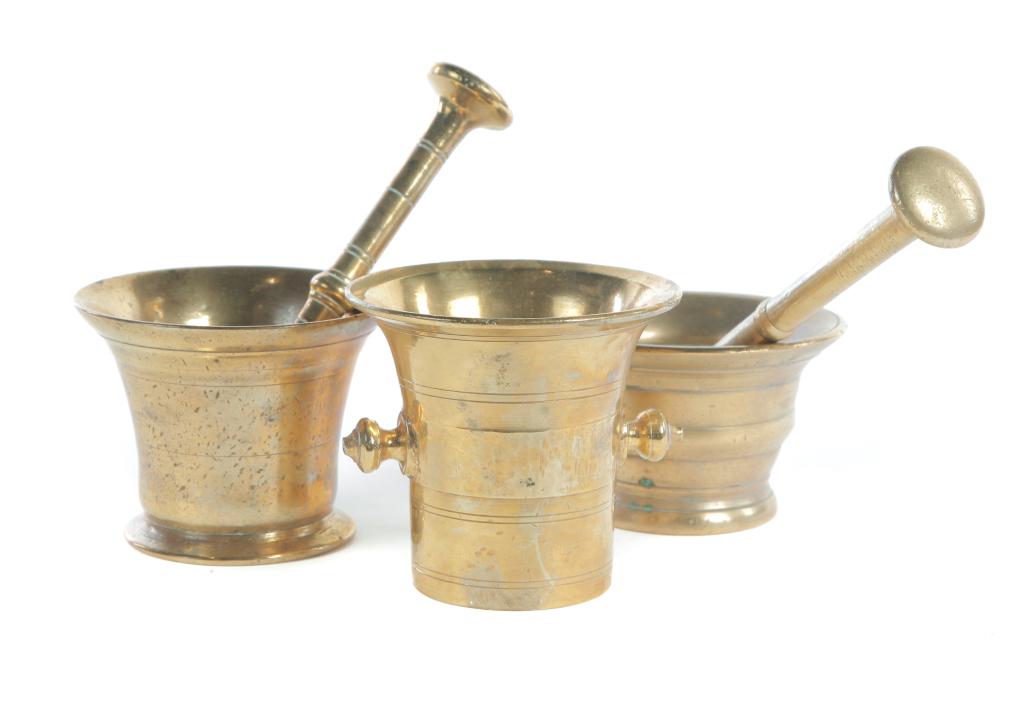 THREE EUROPEAN BRASS MORTARS. (1 of 2)