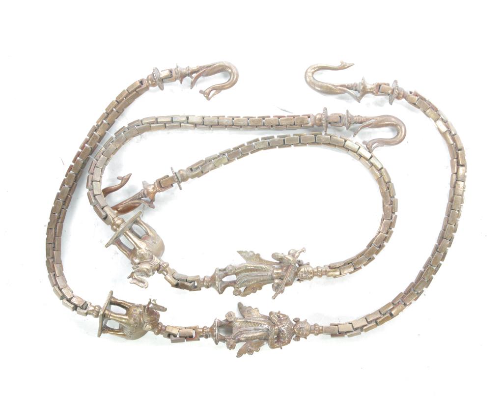 PAIR OF CAST BRASS ELEPHANT CHAINS. (1 of 4)