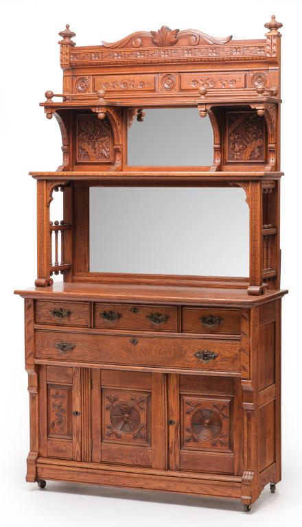 AMERICAN GOLDEN OAK BUFFET. (1 of 10)