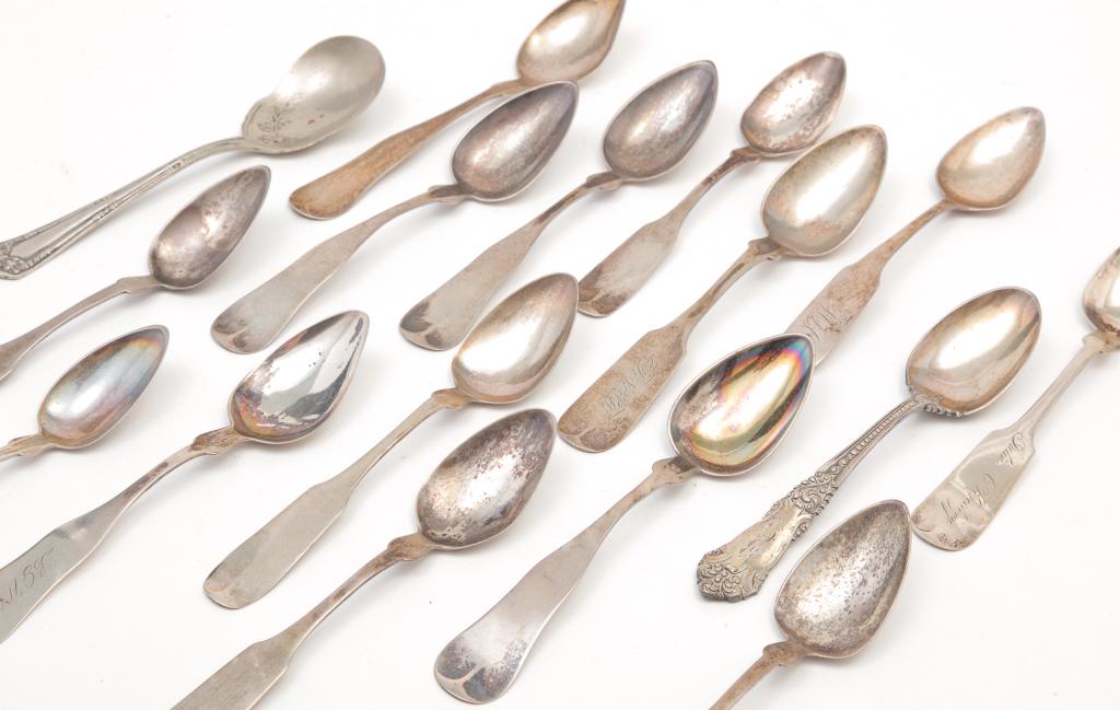 GROUP OF AMERICAN COIN SILVER SPOONS. (1 of 2)