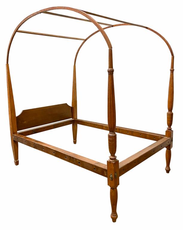AMERICAN TRANSITIONAL CANOPY BED. (1 of 1)