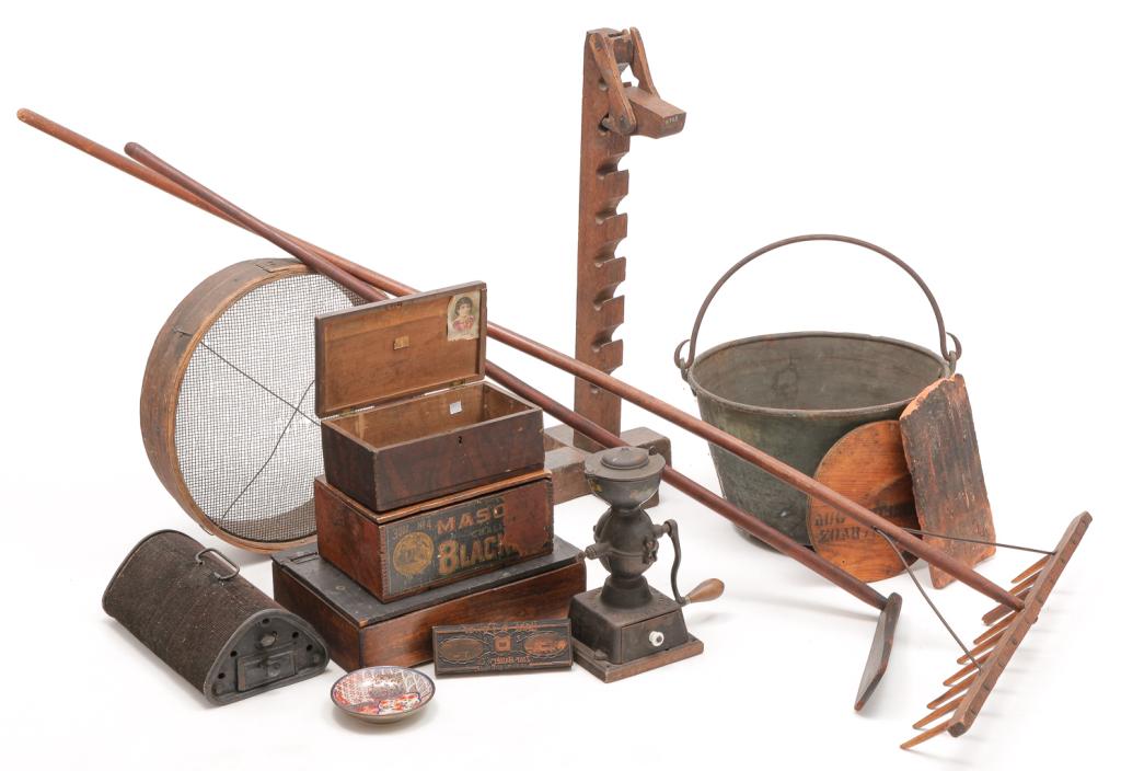 GROUP OF AMERICAN HOUSEHOLD ITEMS. (1 of 7)