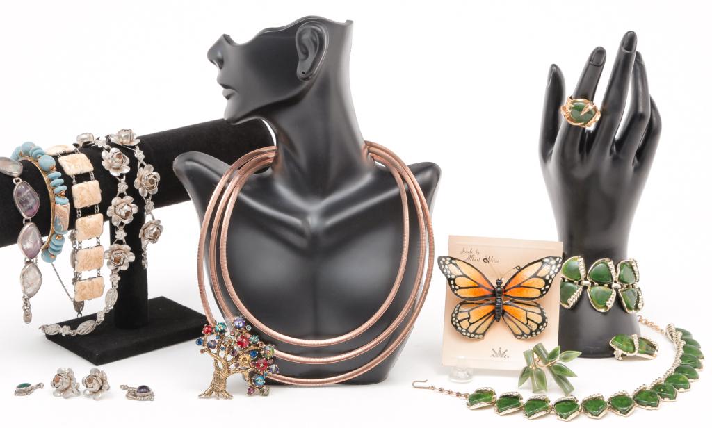 GROUP OF COSTUME & STERLING JEWELRY. (1 of 5)