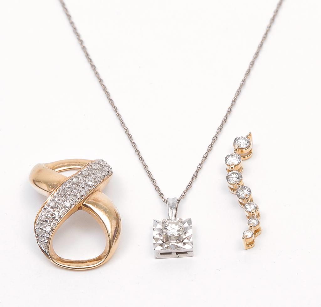 THREE PIECES GOLD AND DIAMOND JEWELRY. (1 of 2)