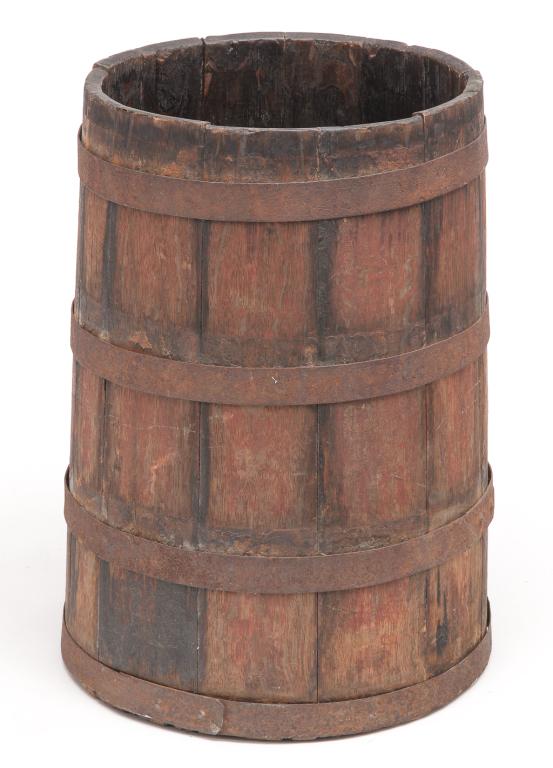 AMERICAN STAVE CONSTRUCTED CONTAINER. (1 of 2)